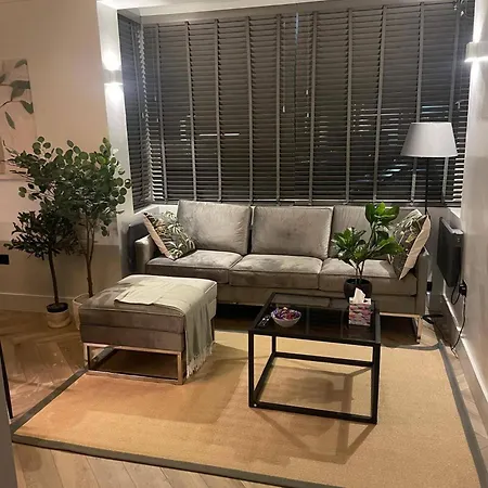 Nw119Sg-Modernapt-2Guests-2Br-1Minhighstreet